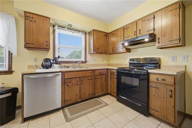 3077 Monet DR, Virginia Beach, VA 23453
