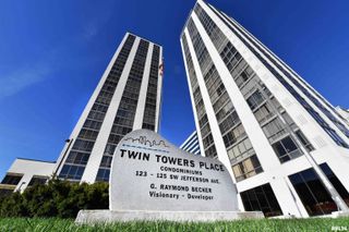 123 SW JEFFERSON Avenue E16 NE, Peoria, IL 61602