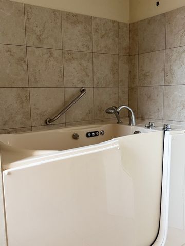 1401 S 11th Avenue, Maywood, IL 60153