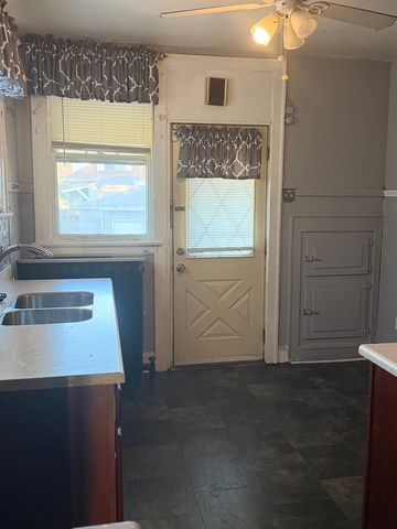 1401 S 11th Avenue, Maywood, IL 60153
