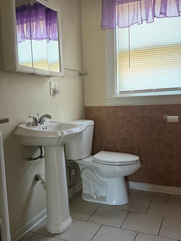 1401 S 11th Avenue, Maywood, IL 60153