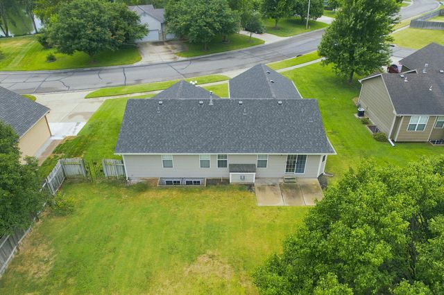 10818 W Central Park St, Wichita, KS 67205