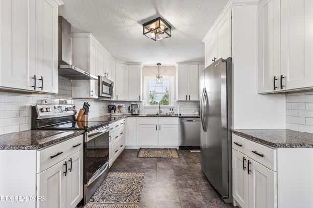 448 Trinity Rd, Morristown, TN 37814