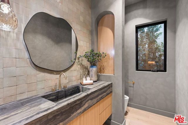 14557 Addison Street, Sherman Oaks, CA 91403