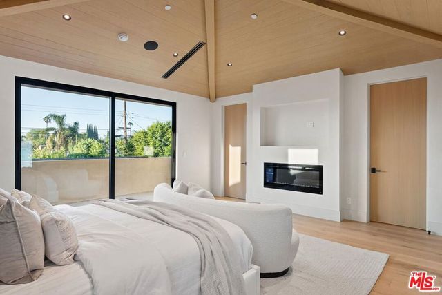 14557 Addison Street, Sherman Oaks, CA 91403