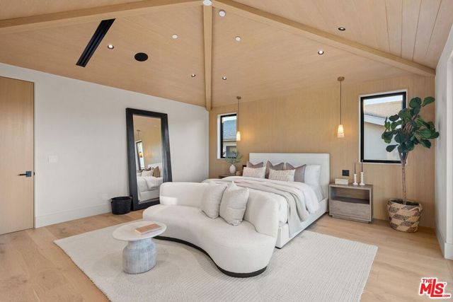 14557 Addison Street, Sherman Oaks, CA 91403