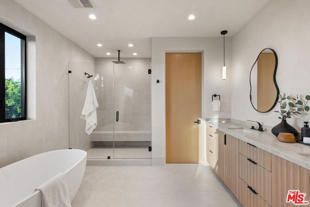 14557 Addison Street, Sherman Oaks, CA 91403