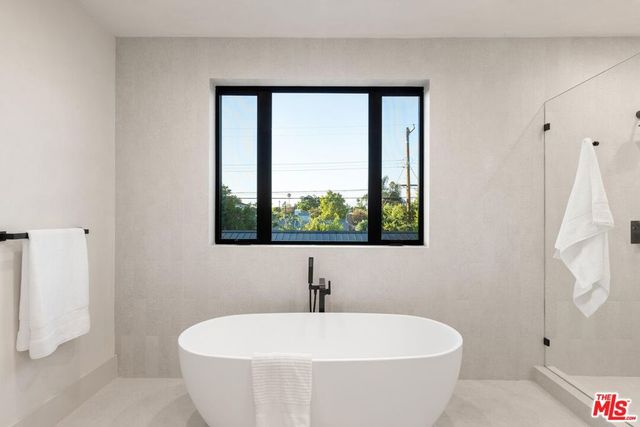 14557 Addison Street, Sherman Oaks, CA 91403