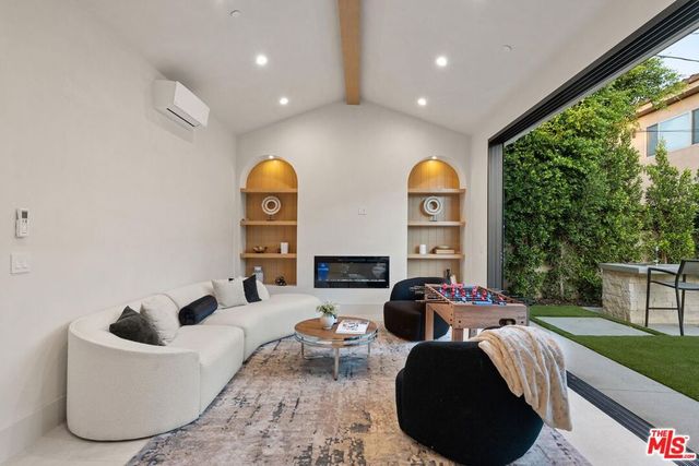 14557 Addison Street, Sherman Oaks, CA 91403