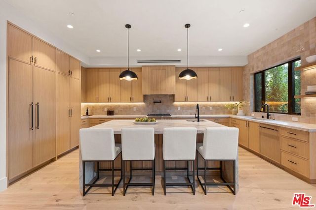 14557 Addison Street, Sherman Oaks, CA 91403
