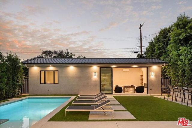 14557 Addison Street, Sherman Oaks, CA 91403