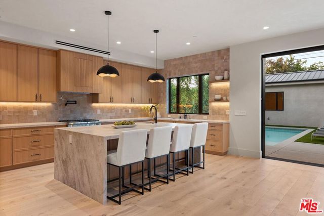 14557 Addison Street, Sherman Oaks, CA 91403