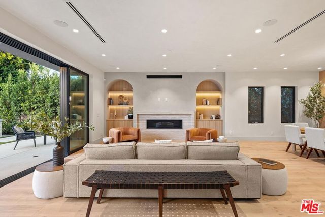 14557 Addison Street, Sherman Oaks, CA 91403
