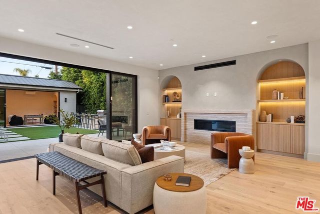 14557 Addison Street, Sherman Oaks, CA 91403