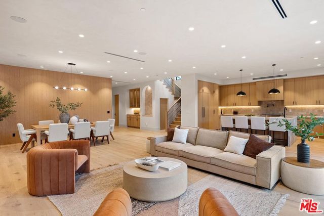 14557 Addison Street, Sherman Oaks, CA 91403
