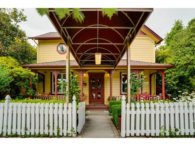 729 Ne 3RD St, Mc Minnville, OR 97128