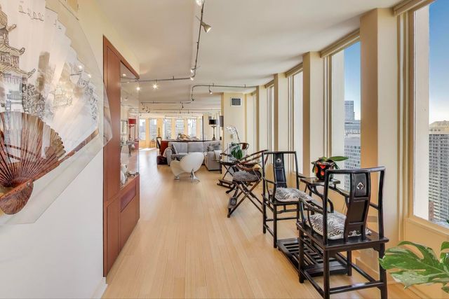 100 E Walton Street 42F, Chicago, IL 60611