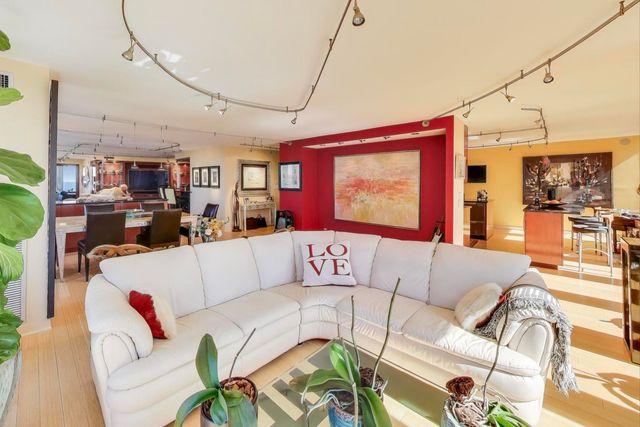 100 E Walton Street 42F, Chicago, IL 60611