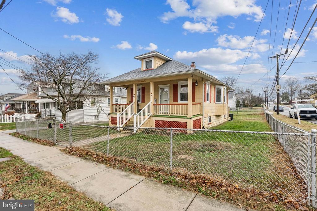 202 S CEDAR AVE, Maple Shade, NJ 08052