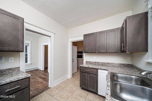 16 Regent Street, Albany, NY 12202