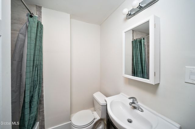 16 Regent Street, Albany, NY 12202