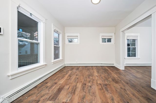 16 Regent Street, Albany, NY 12202