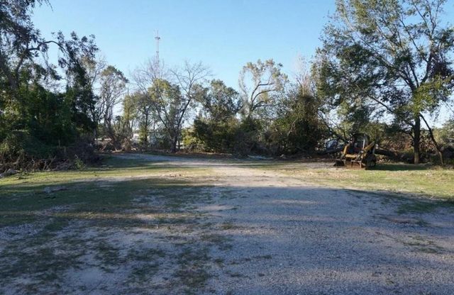 424 S Avenue D, Humble, TX 77338