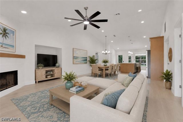 620 22nd AVE NW, Naples, FL 34120