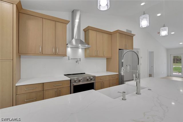 620 22nd AVE NW, Naples, FL 34120