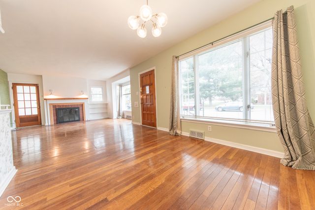 2429 Washington Street, Columbus, IN 47201