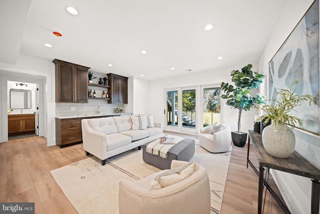 600 29TH RD S, Arlington, VA 22202