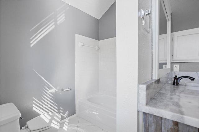 1114 Lochmoor Lane, Pearland, TX 77581