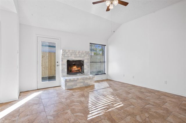 1114 Lochmoor Lane, Pearland, TX 77581