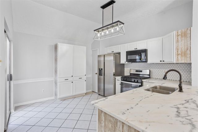 1114 Lochmoor Lane, Pearland, TX 77581