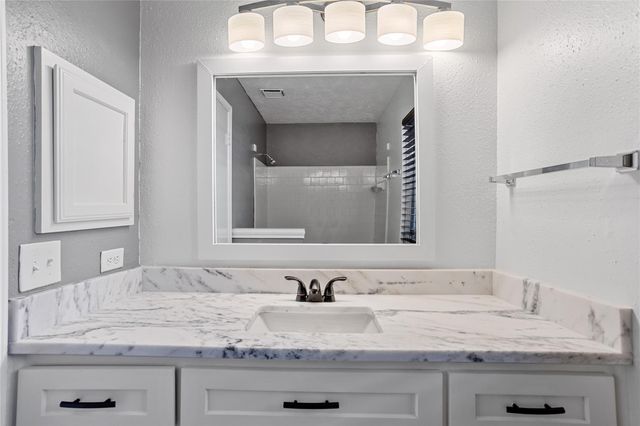 1114 Lochmoor Lane, Pearland, TX 77581