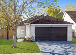 1114 Lochmoor Lane, Pearland, TX 77581