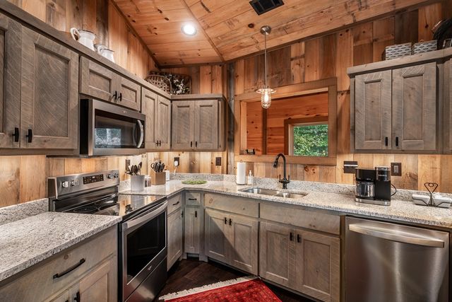 48 Green Ridge Road, Blue Ridge, GA 30513