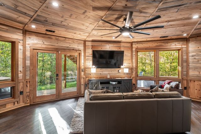 48 Green Ridge Road, Blue Ridge, GA 30513