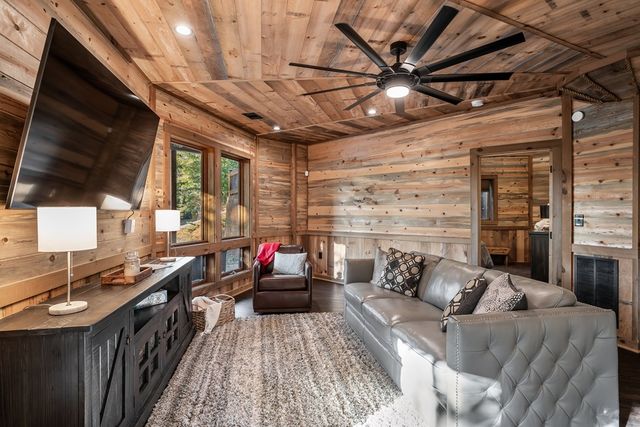 48 Green Ridge Road, Blue Ridge, GA 30513