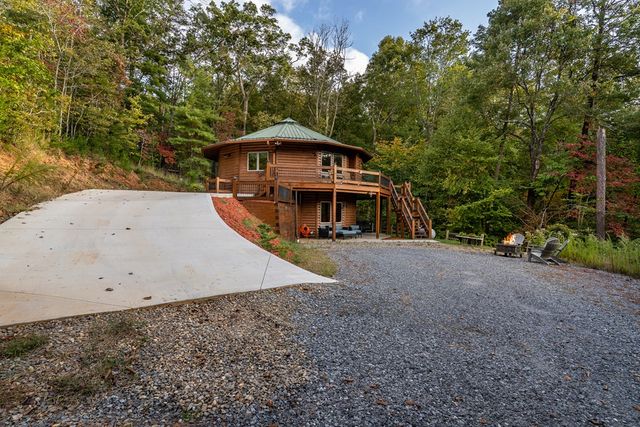 48 Green Ridge Road, Blue Ridge, GA 30513