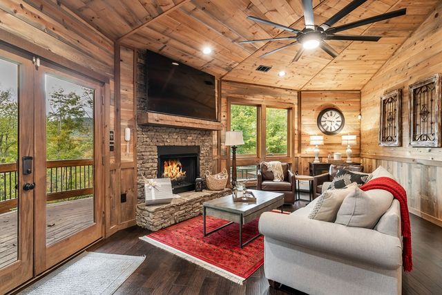 48 Green Ridge Road, Blue Ridge, GA 30513