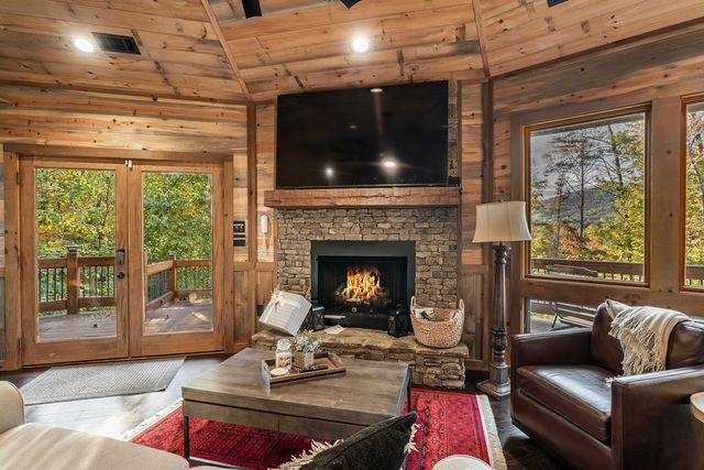 48 Green Ridge Road, Blue Ridge, GA 30513