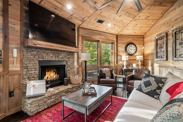 48 Green Ridge Road, Blue Ridge, GA 30513