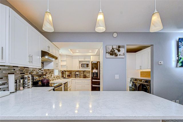 9625 COMMODORE DRIVE, Seminole, FL 33776