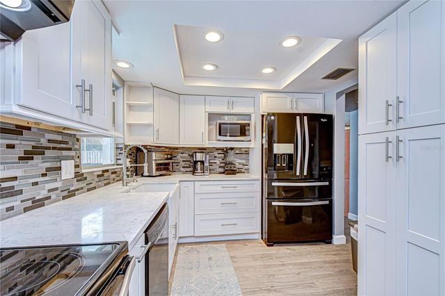 9625 COMMODORE DRIVE, Seminole, FL 33776