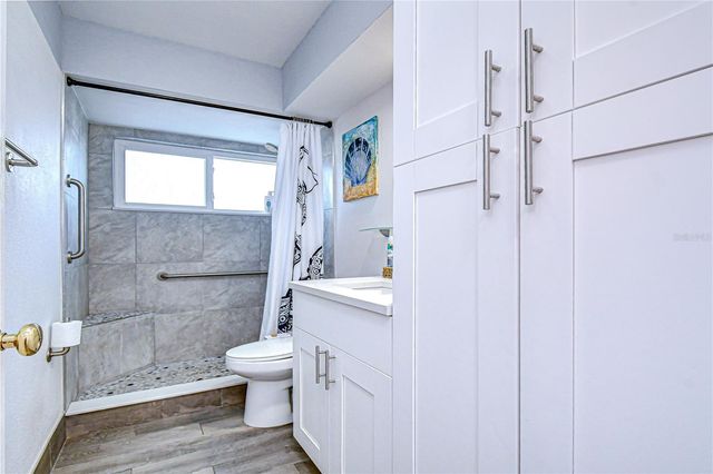 9625 COMMODORE DRIVE, Seminole, FL 33776