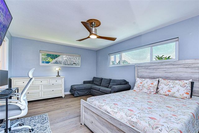 9625 COMMODORE DRIVE, Seminole, FL 33776