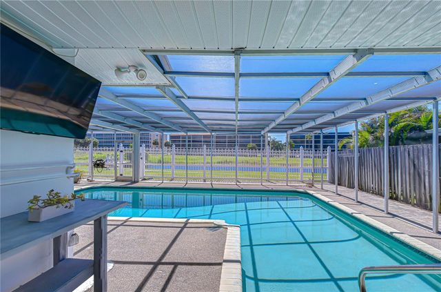 9625 COMMODORE DRIVE, Seminole, FL 33776