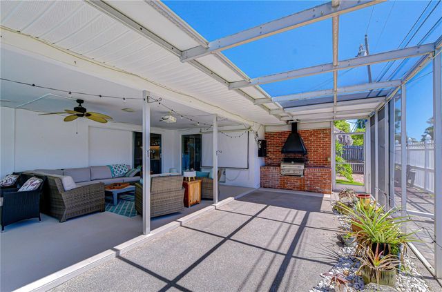 9625 COMMODORE DRIVE, Seminole, FL 33776