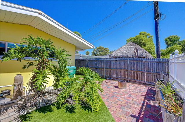 9625 COMMODORE DRIVE, Seminole, FL 33776